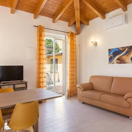 Apartment Chiara 2-appartamento In Con Piscina *