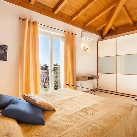 Daire Chiara 2-appartamento In Con Piscina