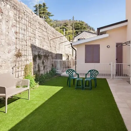 Chiara 2-appartamento In Con Piscina Daire