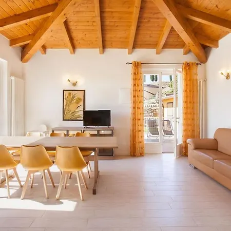 Chiara 2-appartamento In Con Piscina